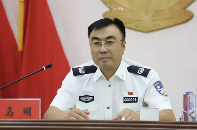 被孙政才提拔过的“警虎”亮相:已满头白发,19年贪了1.5亿!(图1) 被孙政才提拔过的“警虎”亮相:已满头白发,19年贪了1.5亿!(图1)