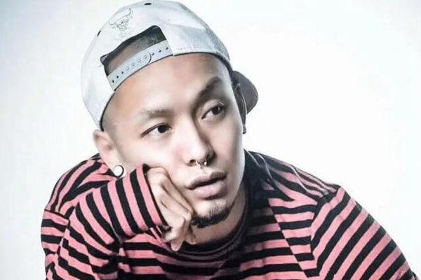 歌手徐真真全身二级深度烧伤，因点燃香薰蜡烛引发火灾(图3)